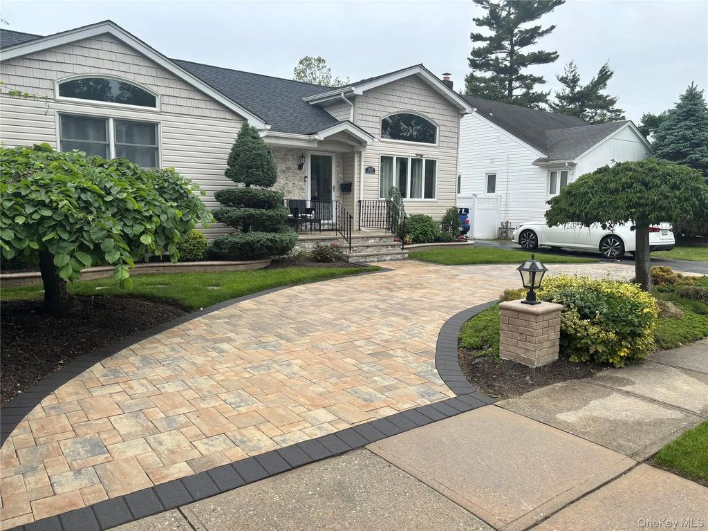 1550 Cleveland Avenue, East Meadow