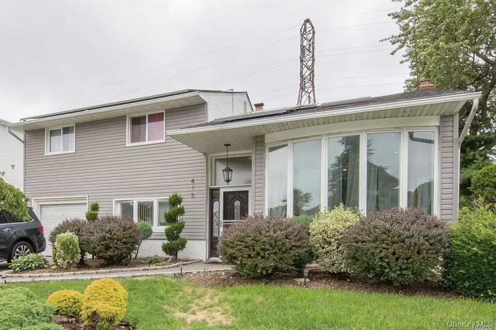 413 Clearmeadow Drive, East Meadow