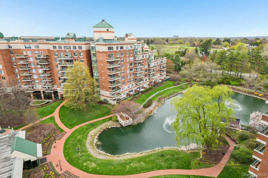 100 Hilton Avenue # 901, Garden City
