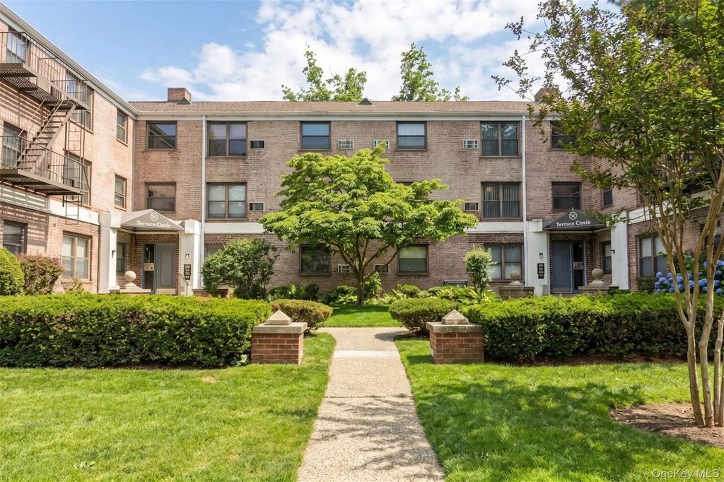 46 Terrace Circle # 3f, Great Neck