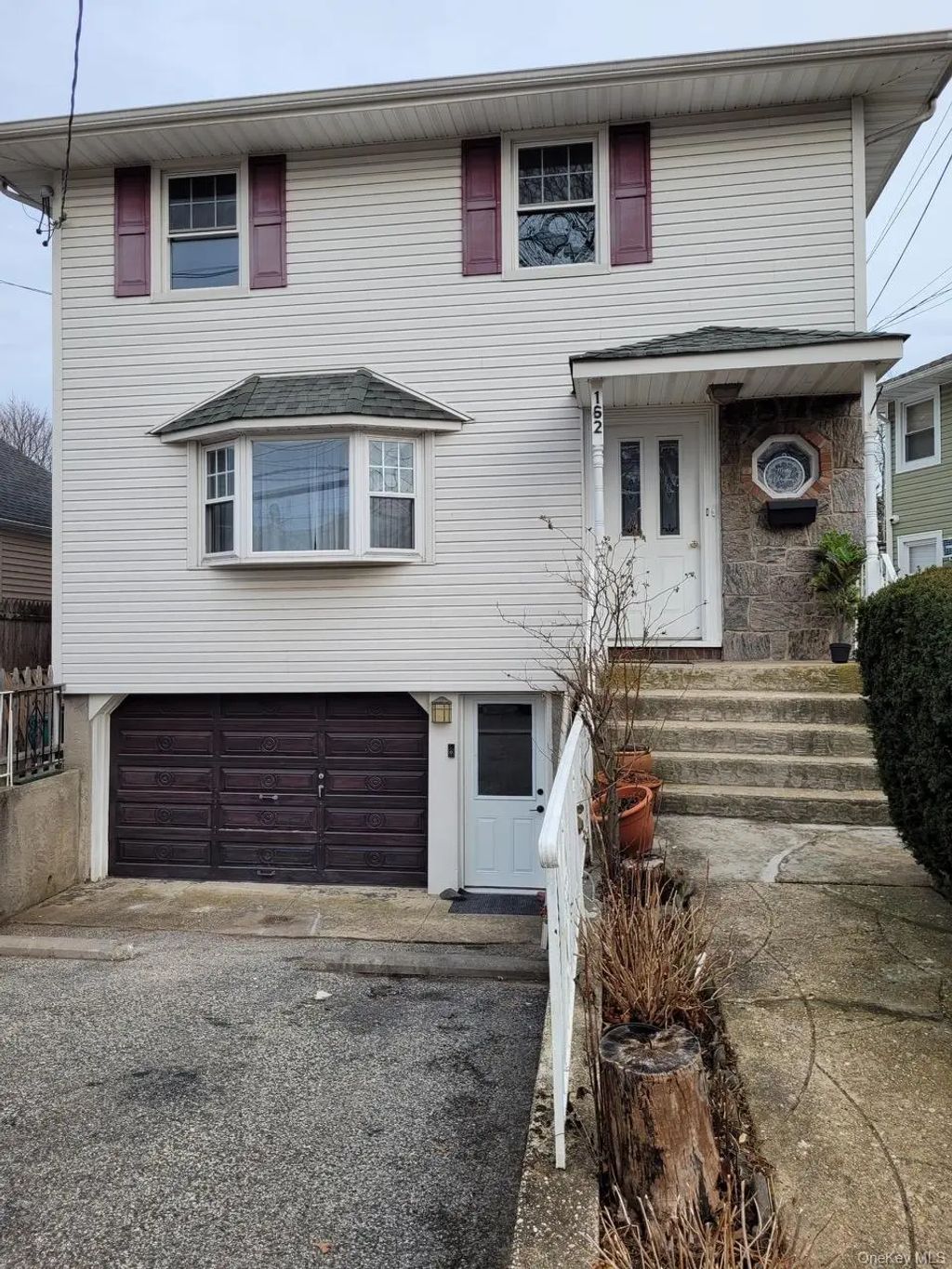 162 Rolling Street 1st Fl, Malverne