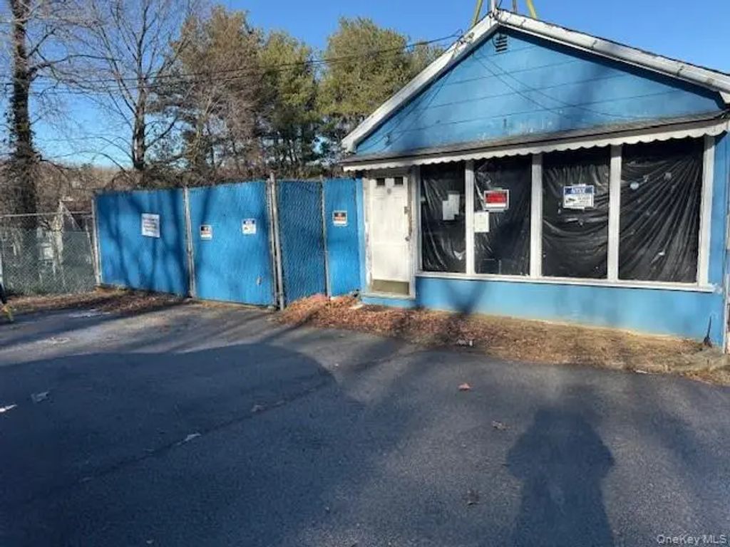 214 Dobbs Ferry Road, White Plains