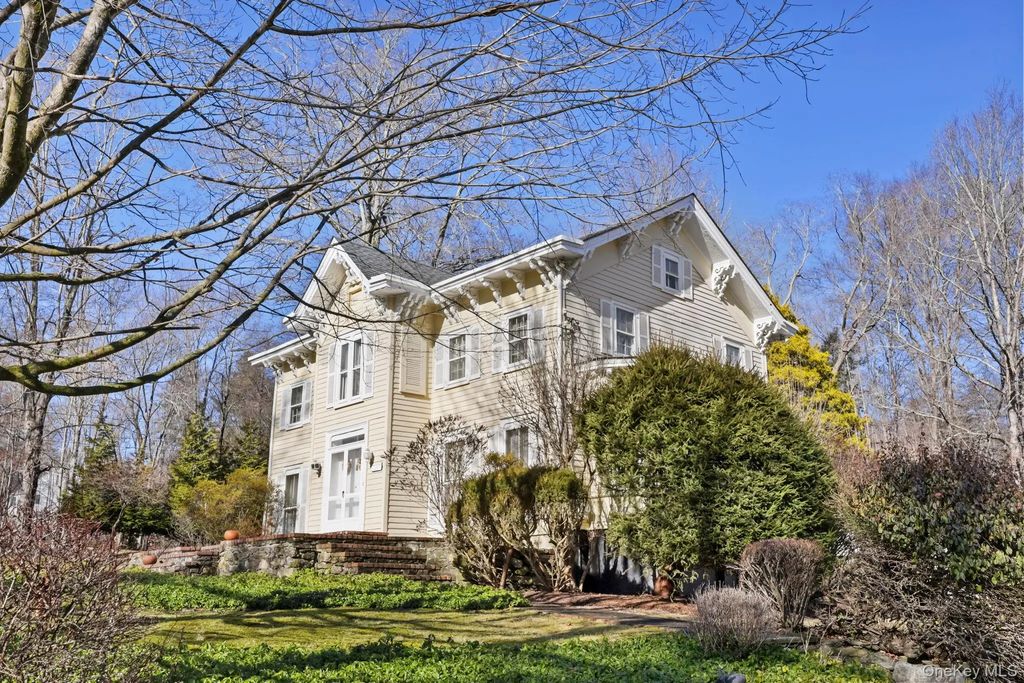 335 Roaring Brook Road, Chappaqua