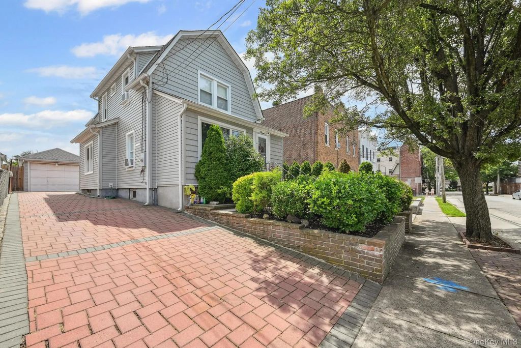 13 Herbert Avenue, Port Washington