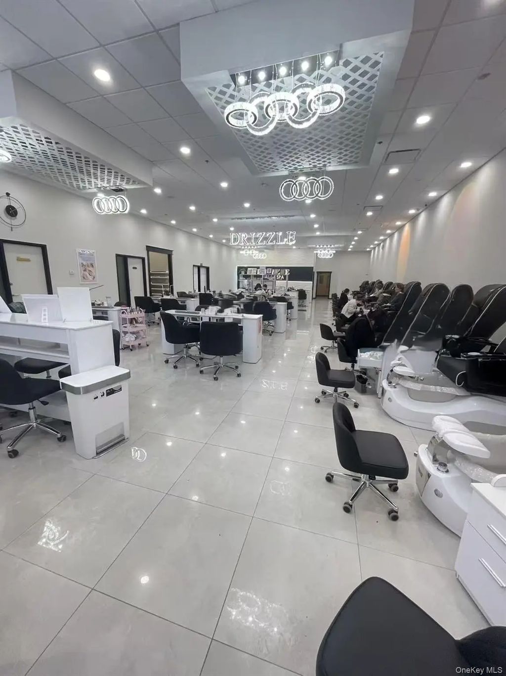 4039 Hempstead Turnpike, Plainedge