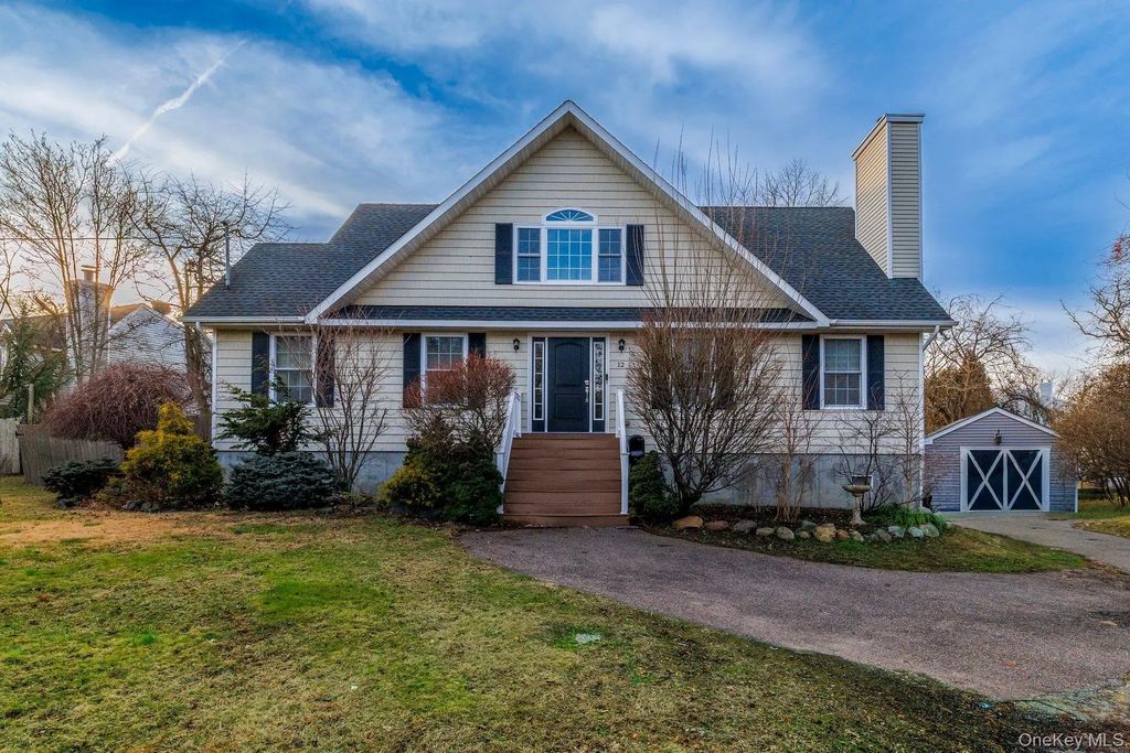 12 Summit Street, East Patchogue