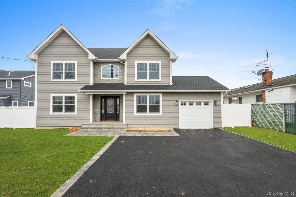 961 N Broadway, Massapequa