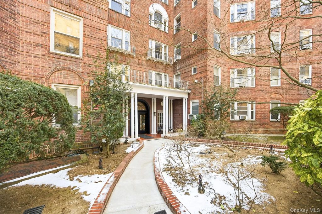 12416 84th Road # 2e, Kew Gardens