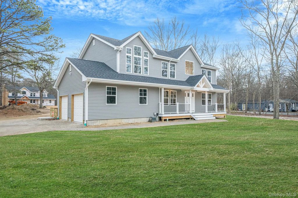 63a Blydenburgh Road, Centereach