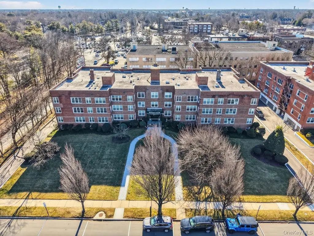 366 Stewart Avenue B10, Garden City