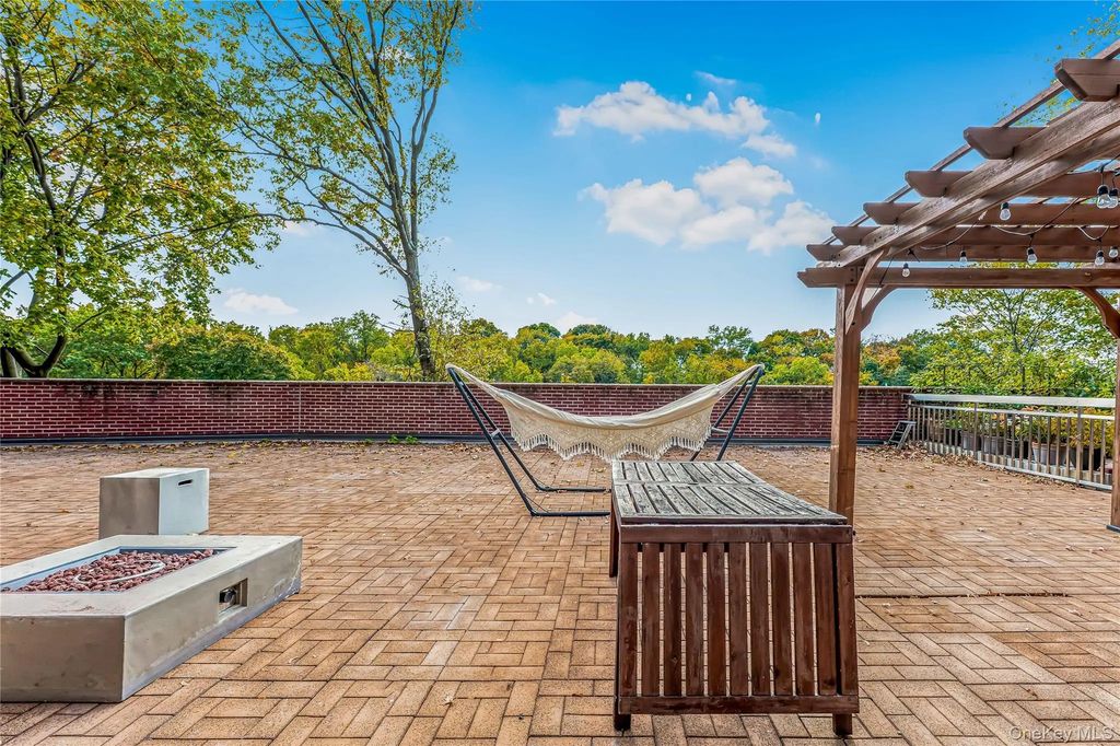 6538 Austin St # 2a, Rego Park