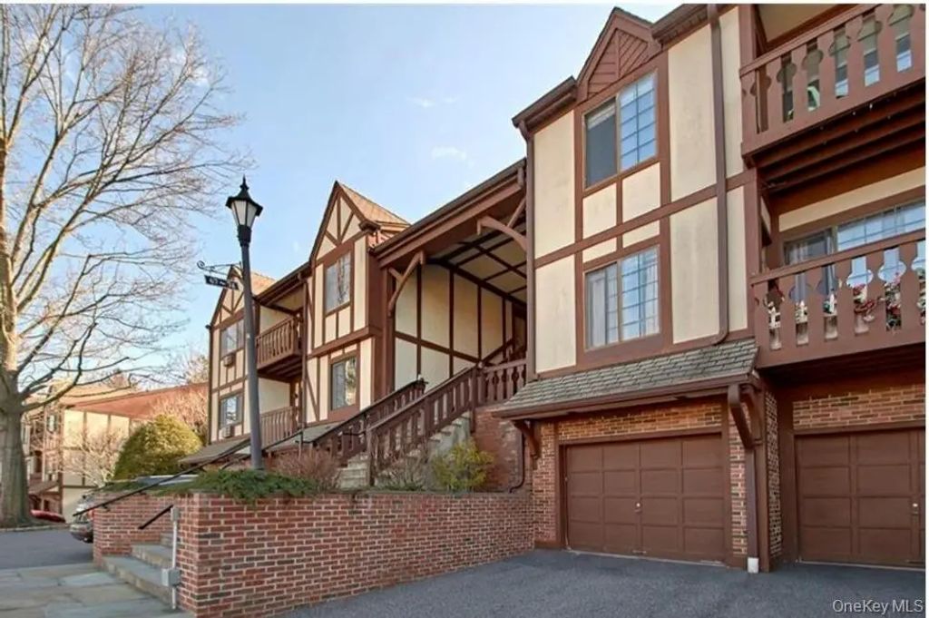 72 Foxwood Circle, Mount Kisco