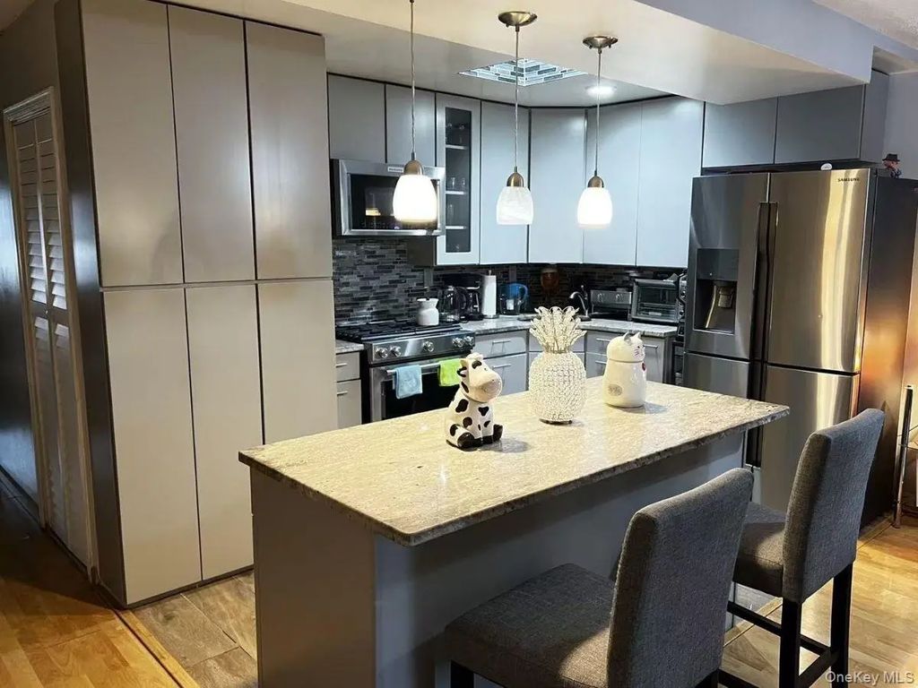 75-22 Parsons Boulevard # D3, Fresh Meadows
