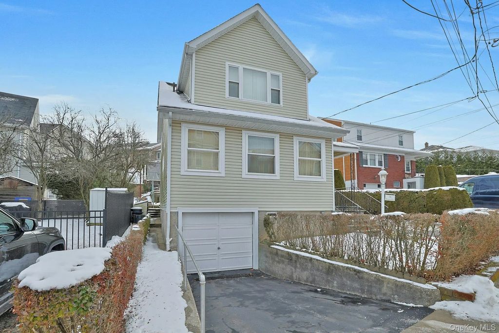 16 Richardson Place, Eastchester