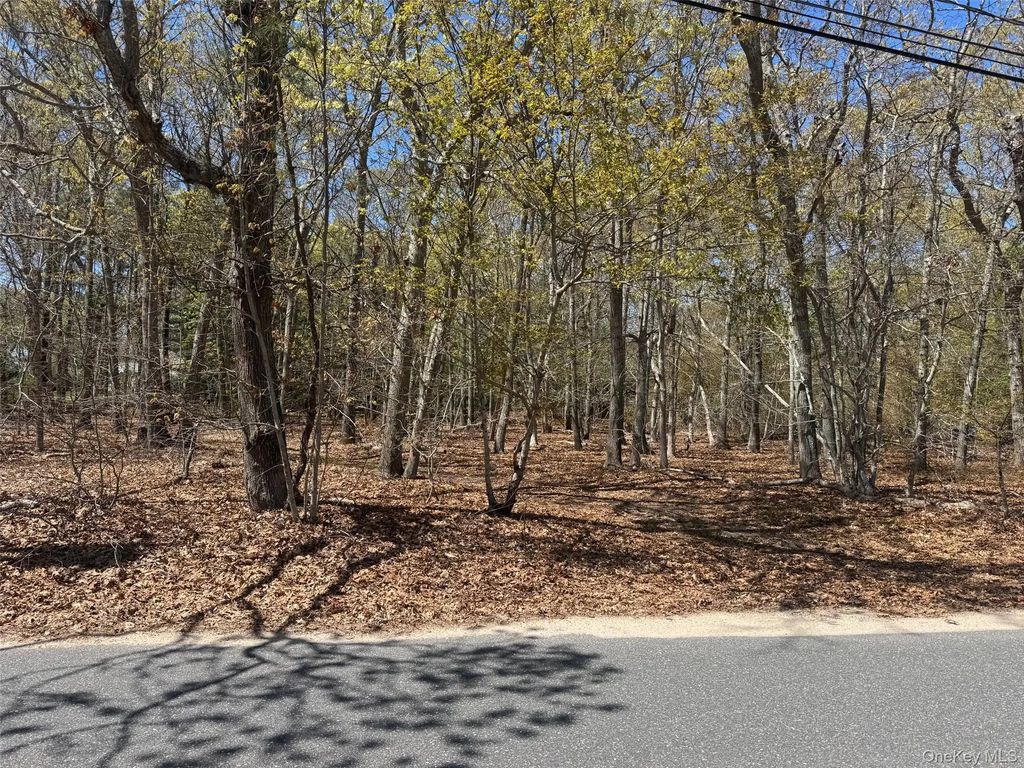 725 Youngs Avenue, Mattituck