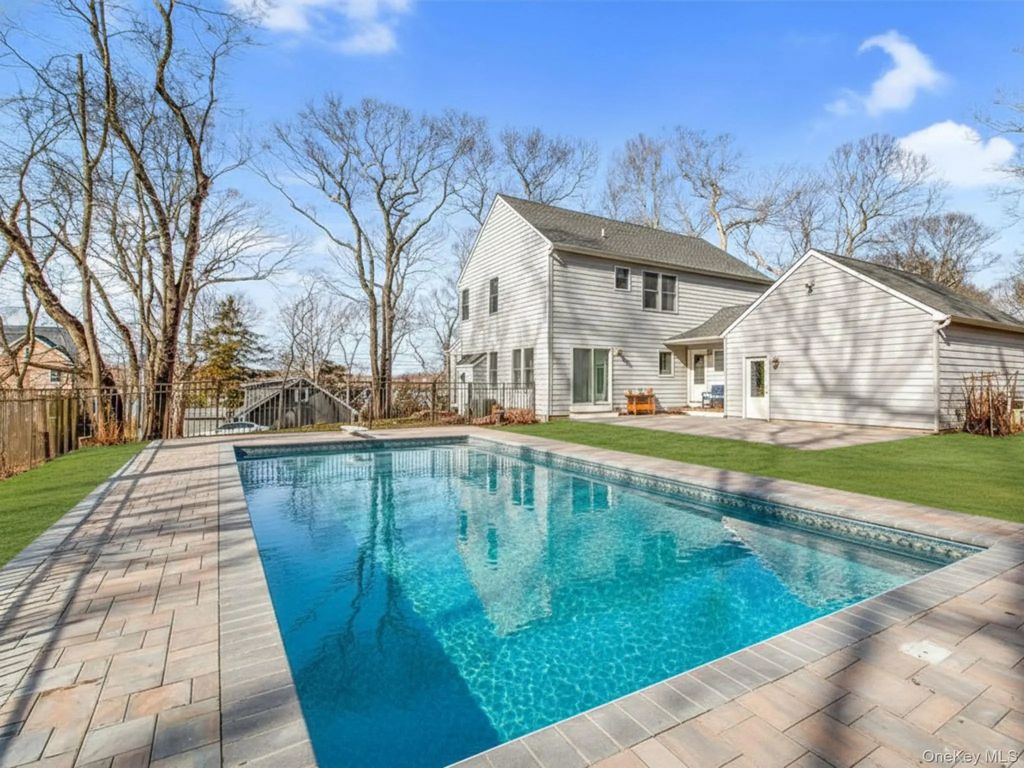 485 Hickory Avenue, Southold