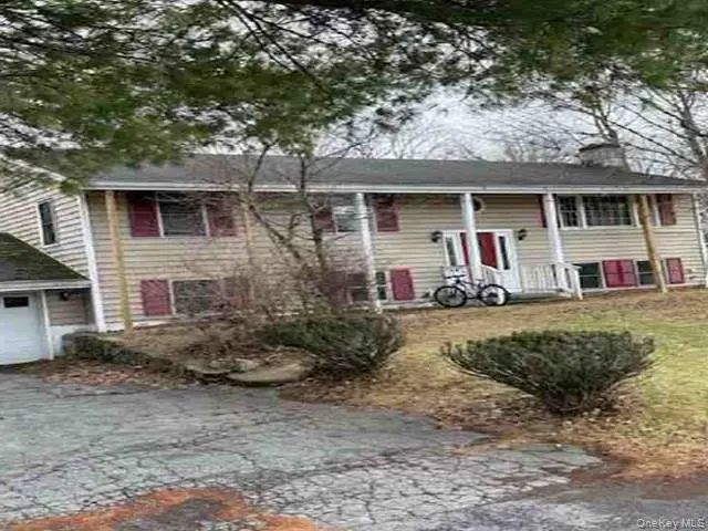 34 Brookland Farms Road, Poughkeepsie