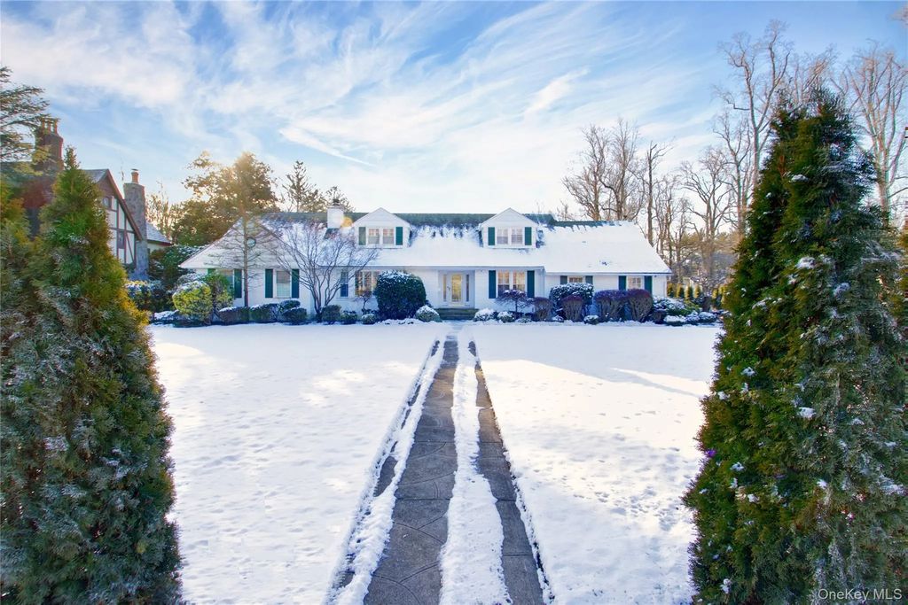 380 Stewart Avenue, Garden City