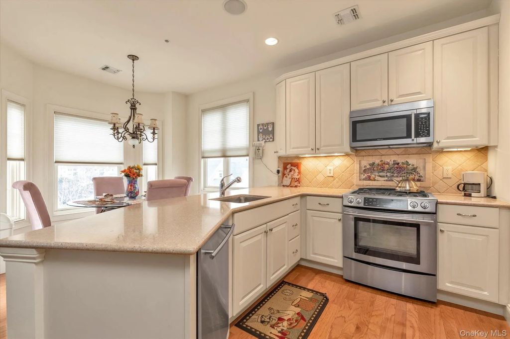 568 Pacing Way # 568, Westbury