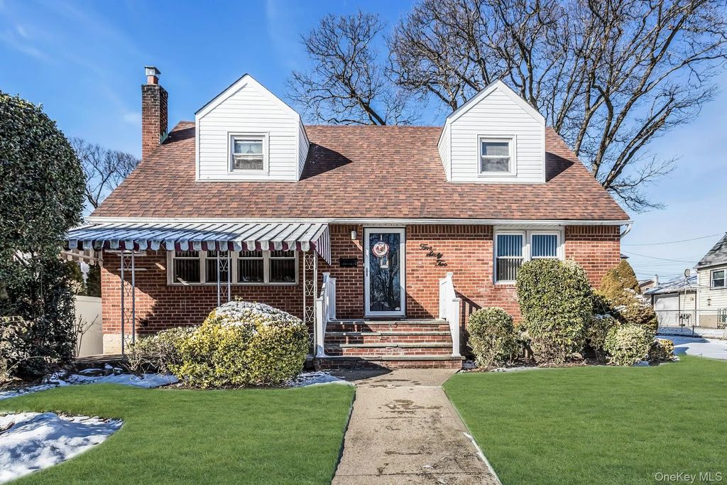 562 Arcadian Avenue, Valley Stream
