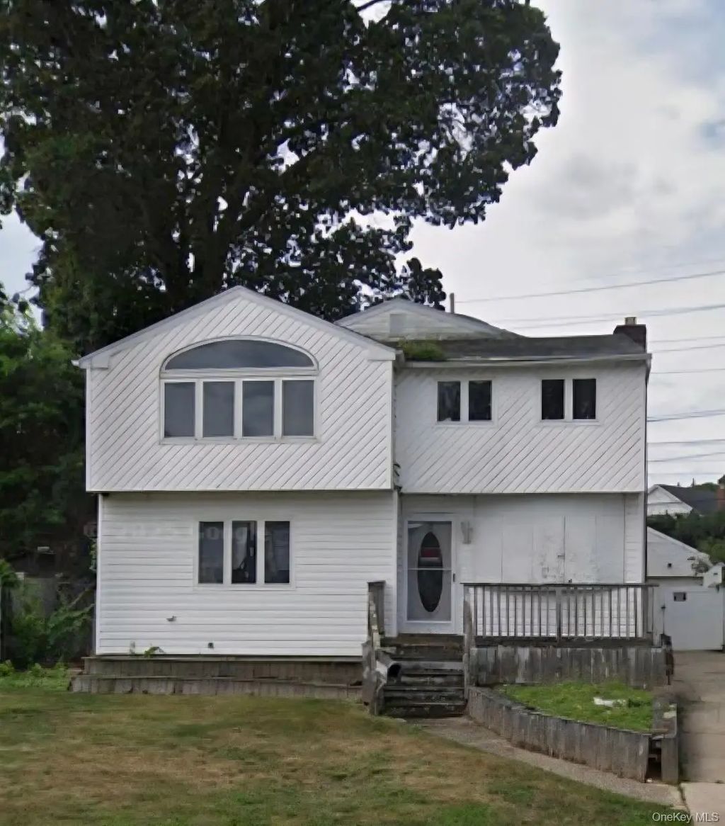 2434 Martin Avenue, Bellmore