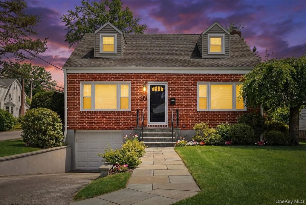93 Smith Avenue, White Plains