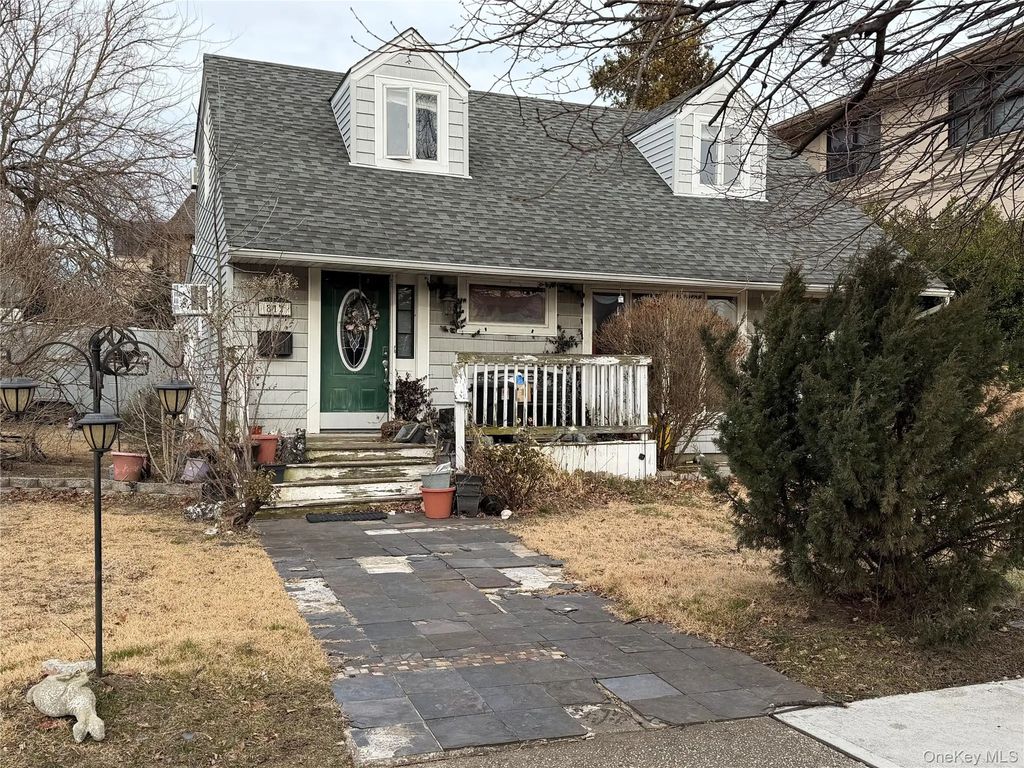 812 Ibsen Street, Woodmere