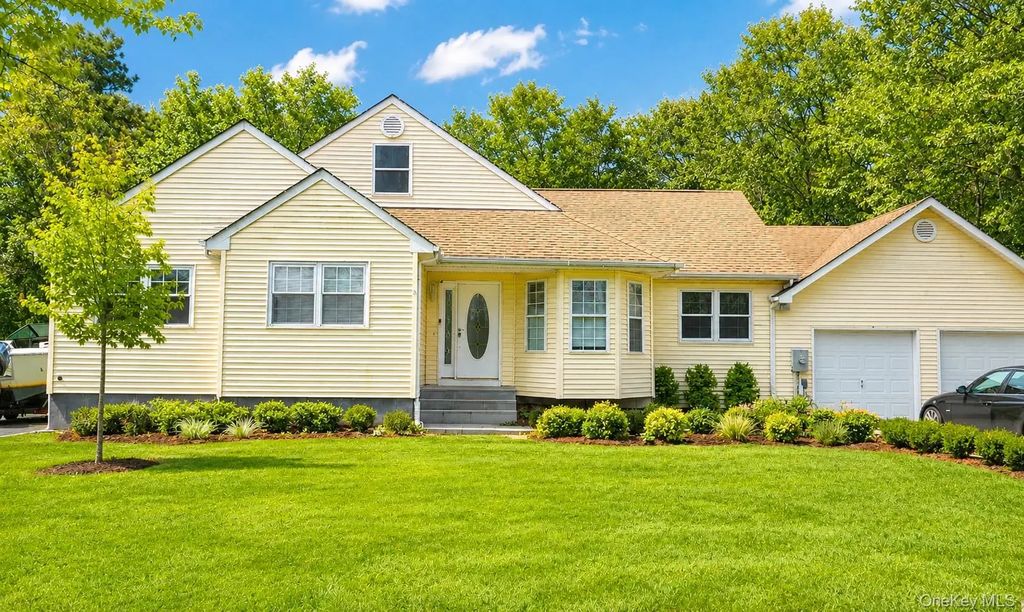 4 Manor Hills Drive, Manorville