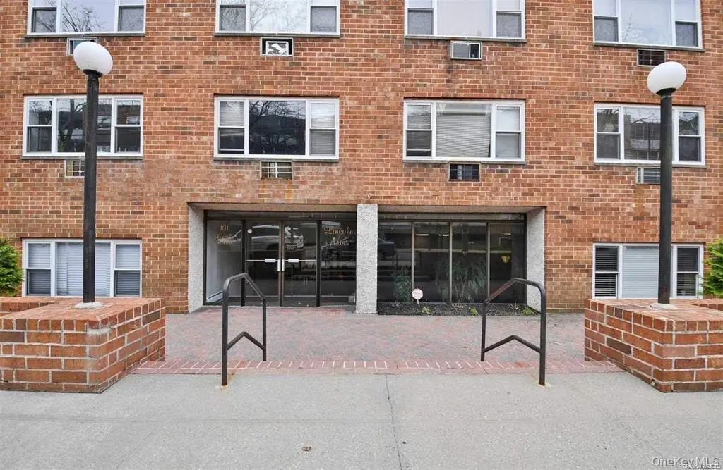 101 Lincoln Avenue 3a, Mineola