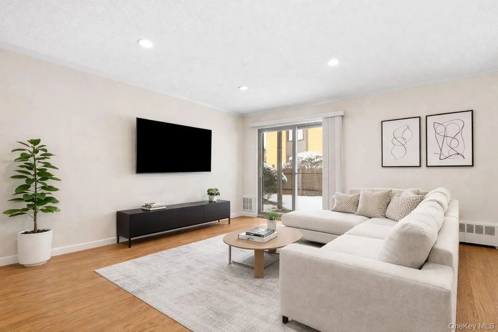 18 Granada Crescent # 13, White Plains