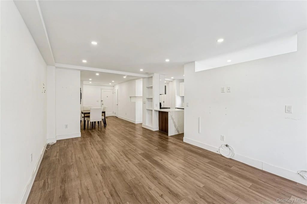 7136 110th Street # 2f, Forest Hills