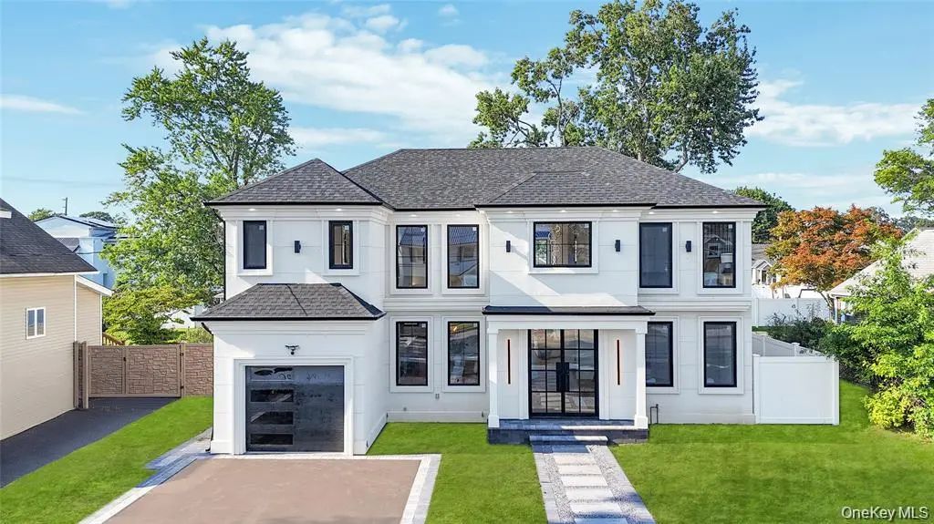 8 Schoolhouse Road, Levittown