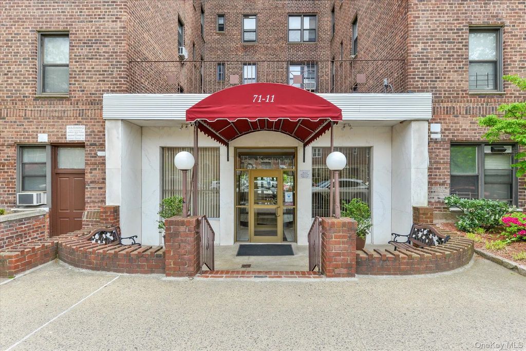 71-11 Yellowstone Boulevard # 4a, Forest Hills