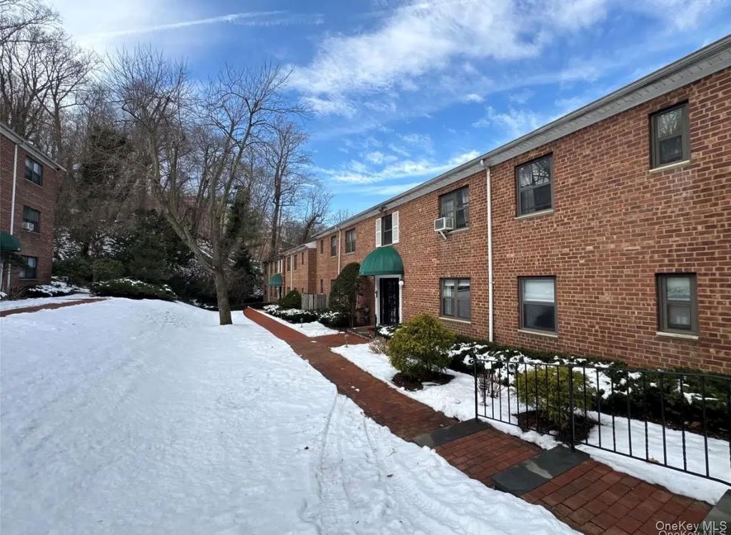 313 Main Street B, Roslyn