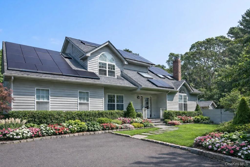 97 Spring Close Highway, East Hampton