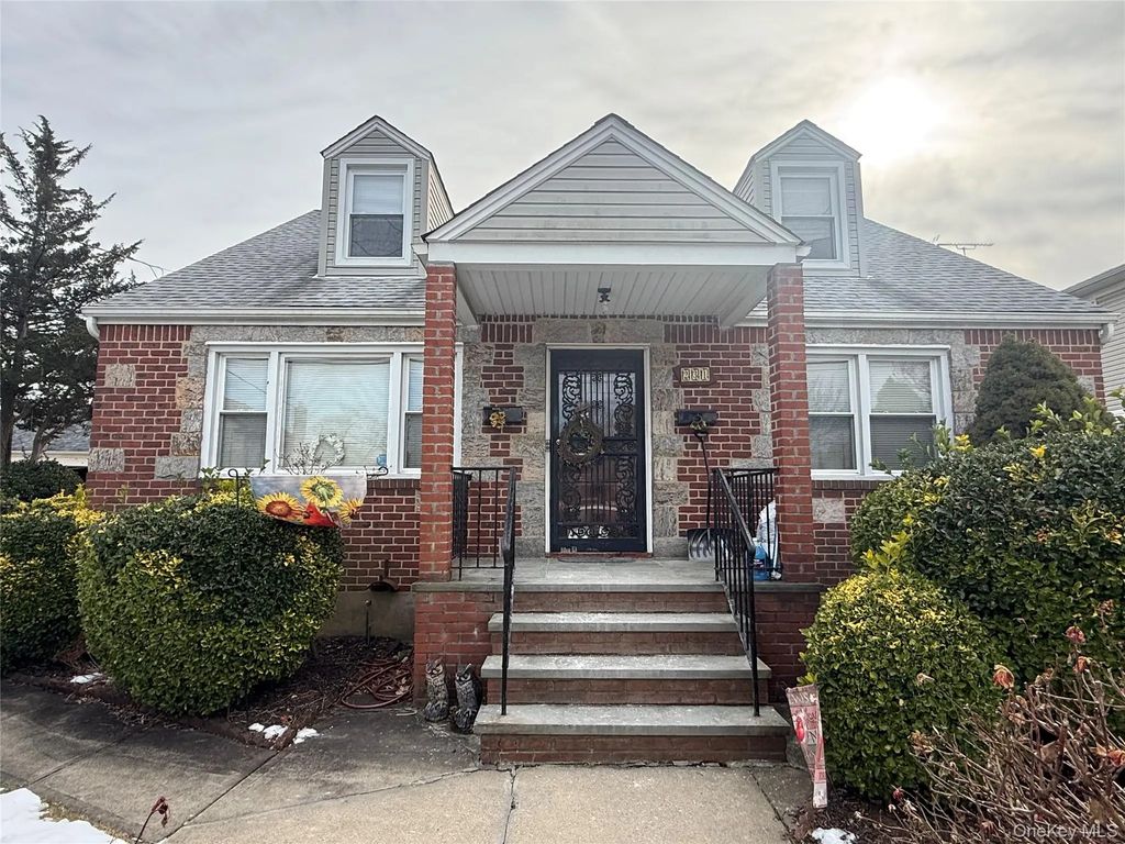 231 Jefferson Avenue 2nd Fl, Mineola