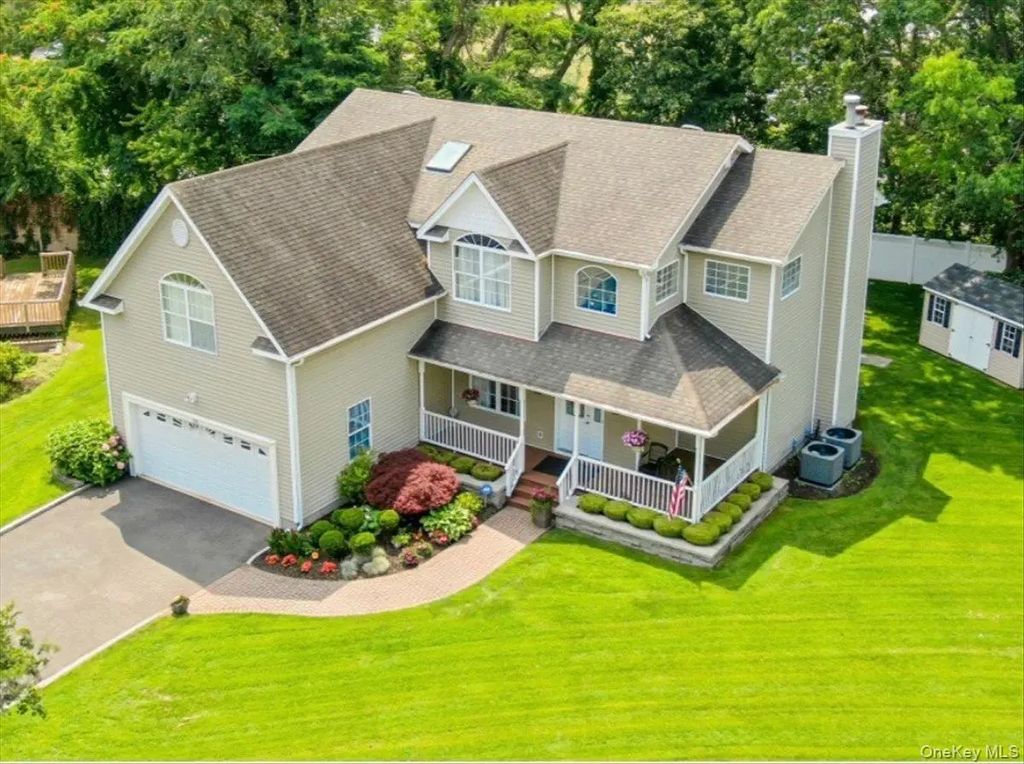 24 Ridge Court, Hauppauge