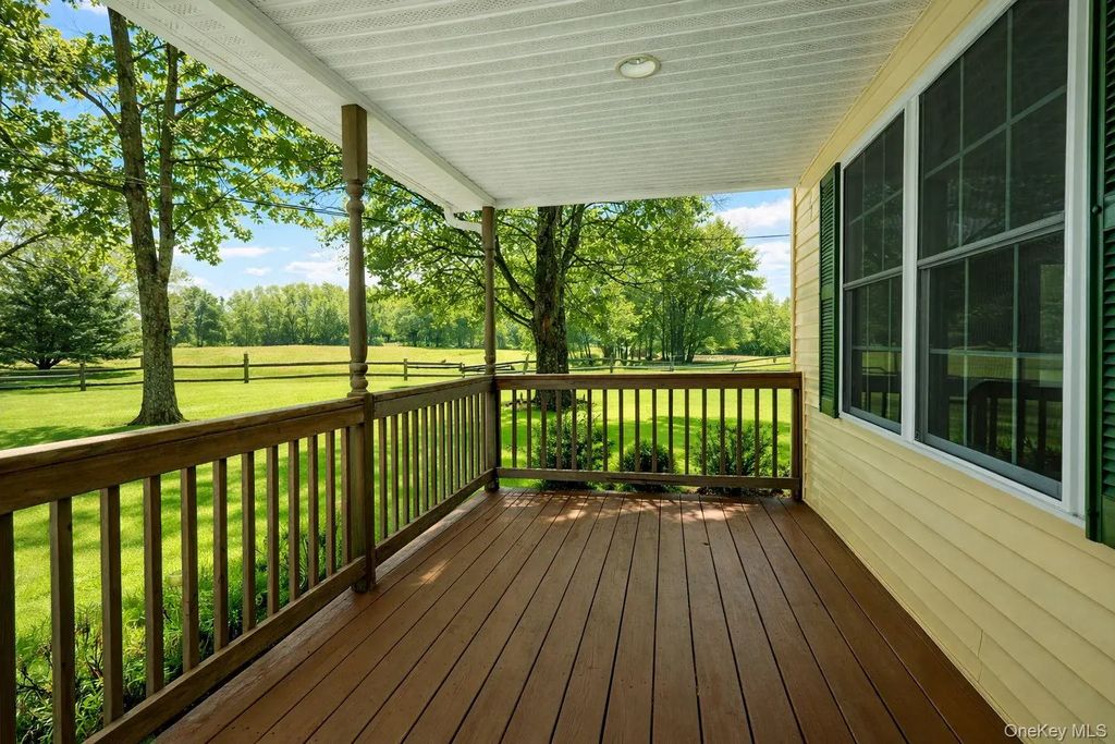 1 Decker Farm Road, Monticello