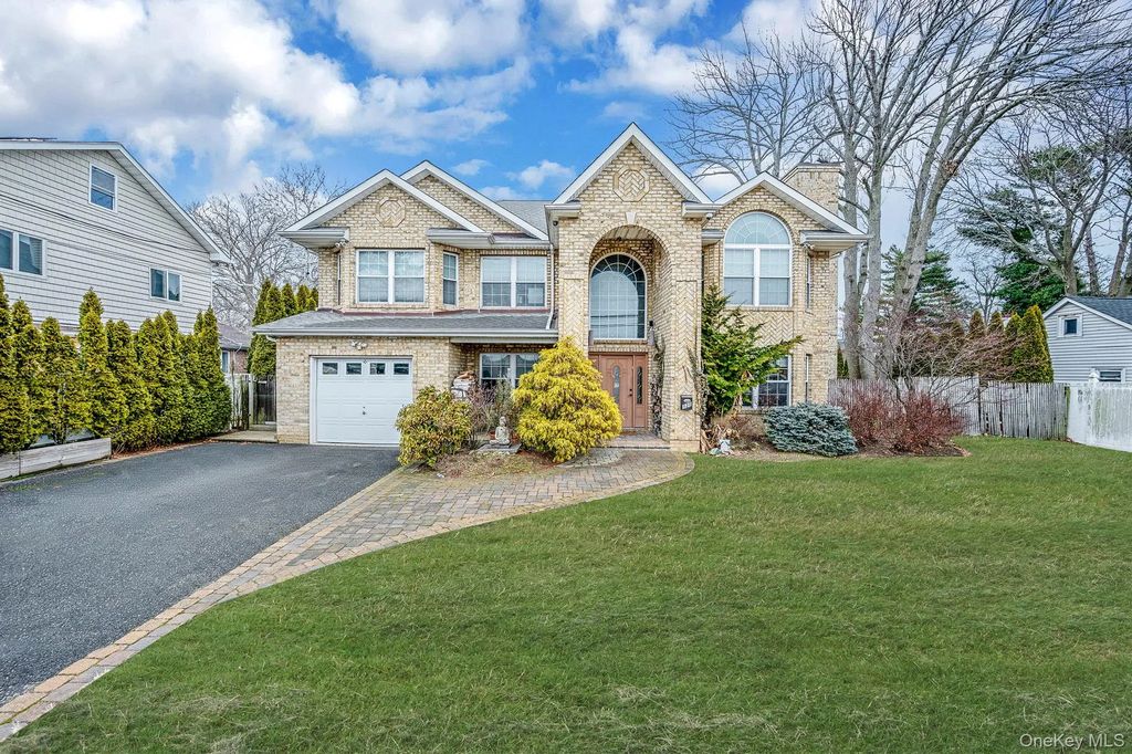 120 Waldo Street, Copiague