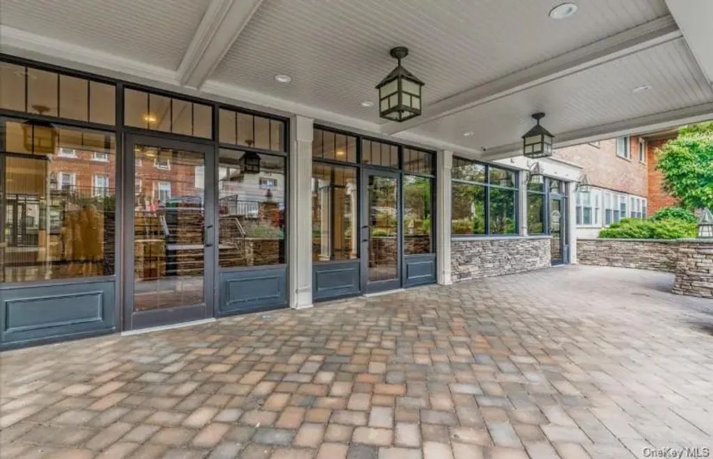 200 Atlantic Avenue 123, Lynbrook