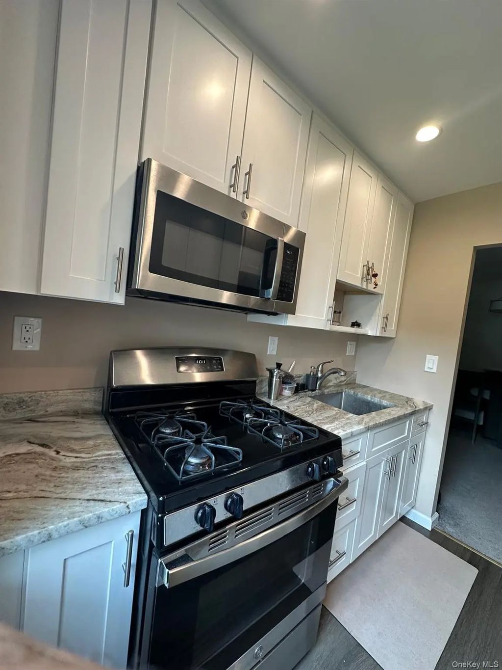 5 Oakdale Manor # B14, Suffern