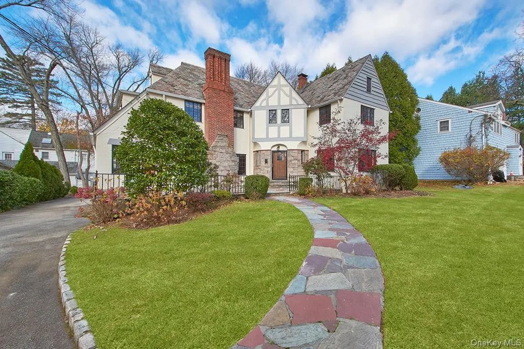 216 Hartsdale Avenue, White Plains