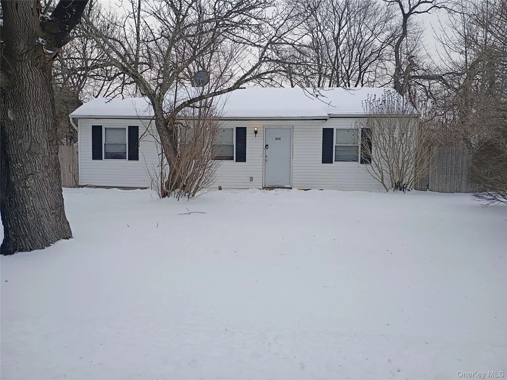 622 Post Avenue, Bellport
