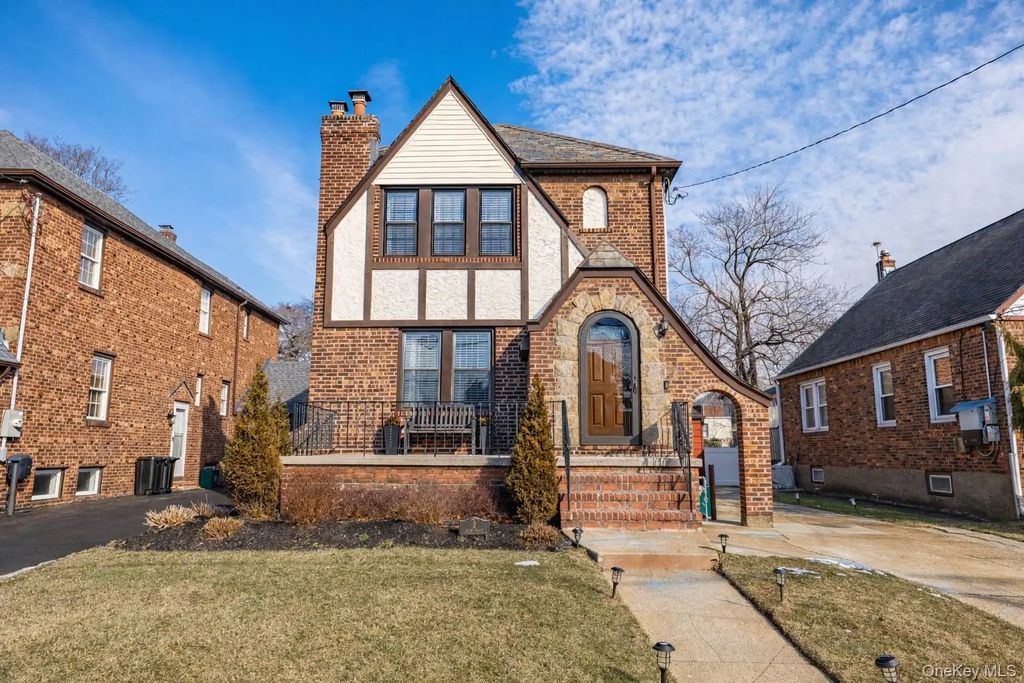 3 Olive Place, Lynbrook
