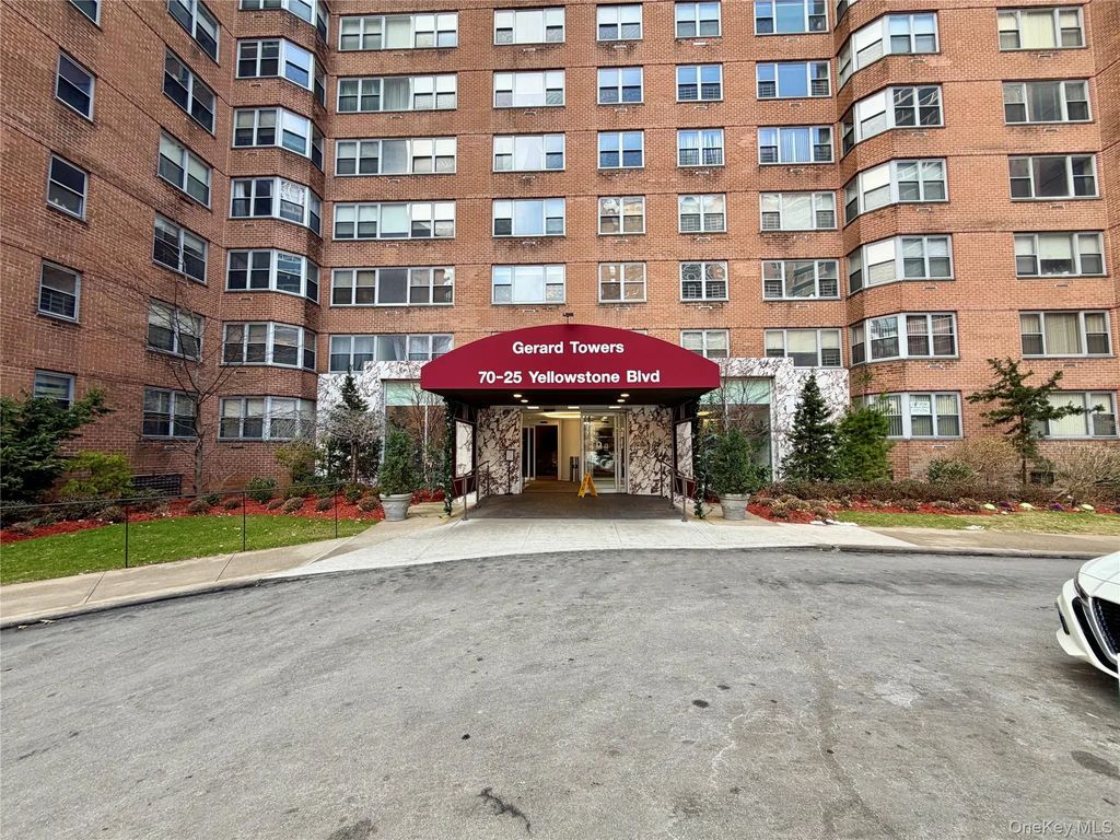 70-25 Yellowstone Boulevard # 3h, Forest Hills