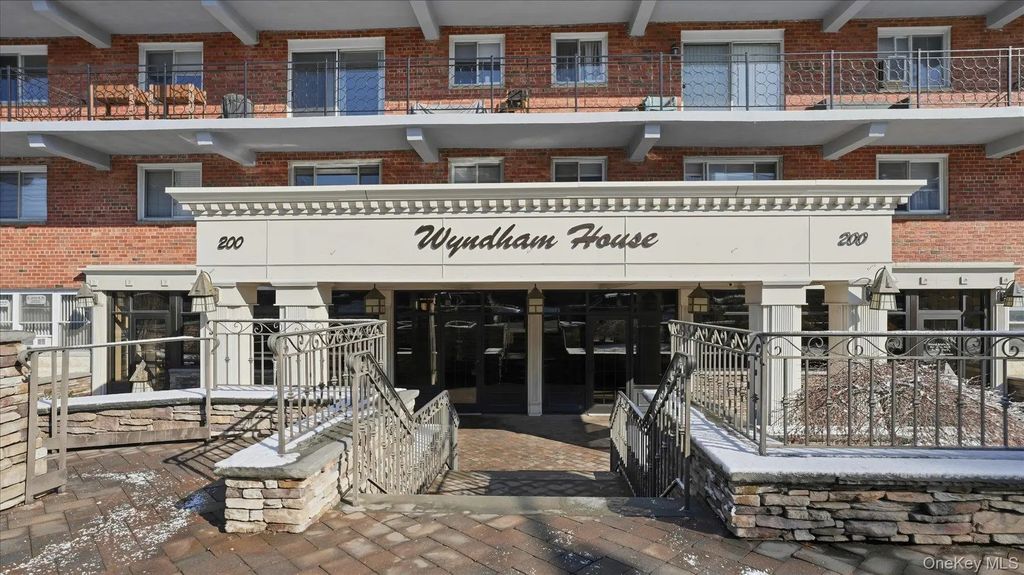 200 Atlantic Avenue 226, Lynbrook