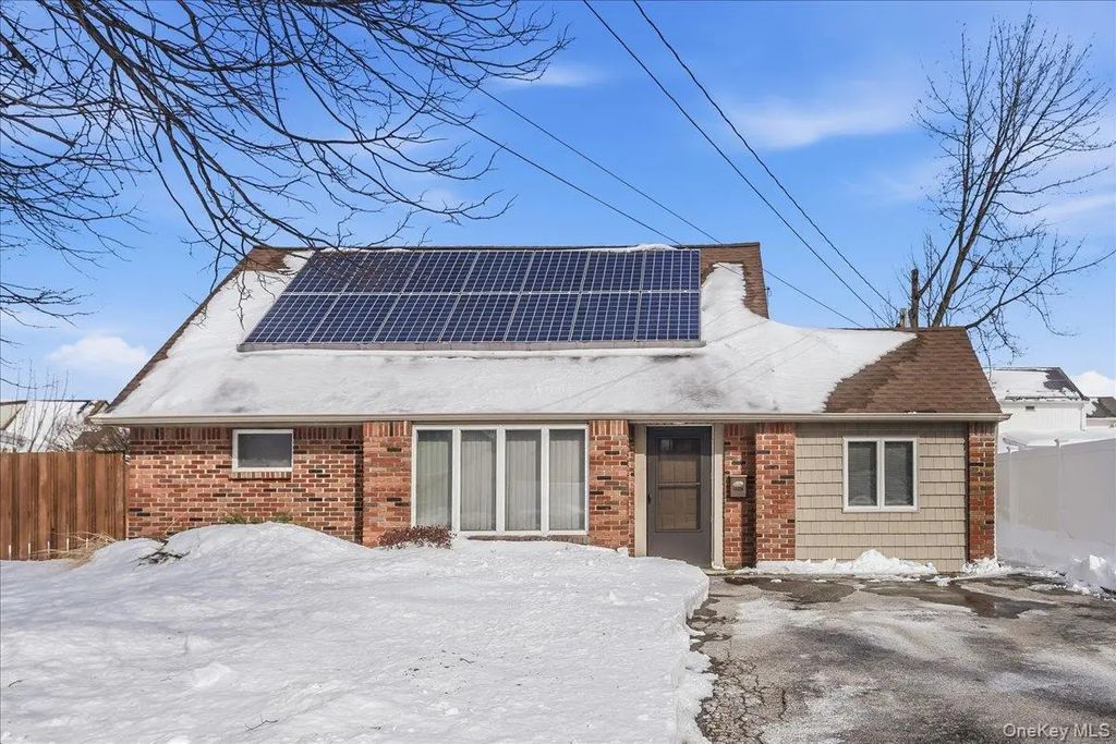 2287 7th Street, East Meadow