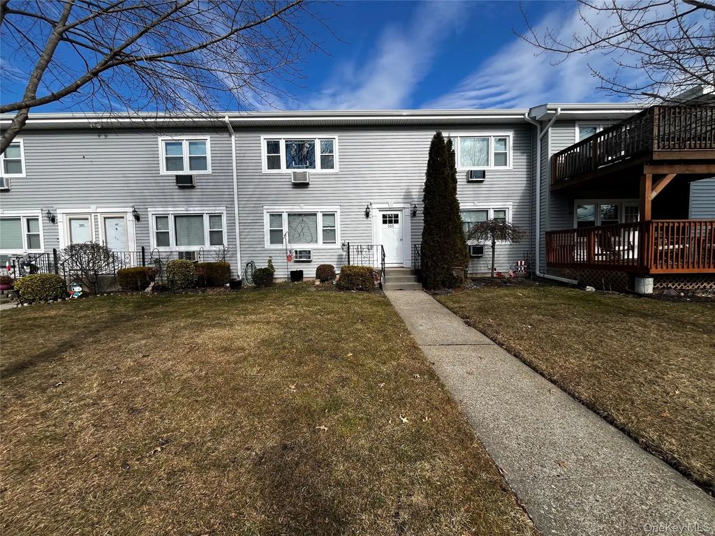 105 Finch Lane # 1b, Islip