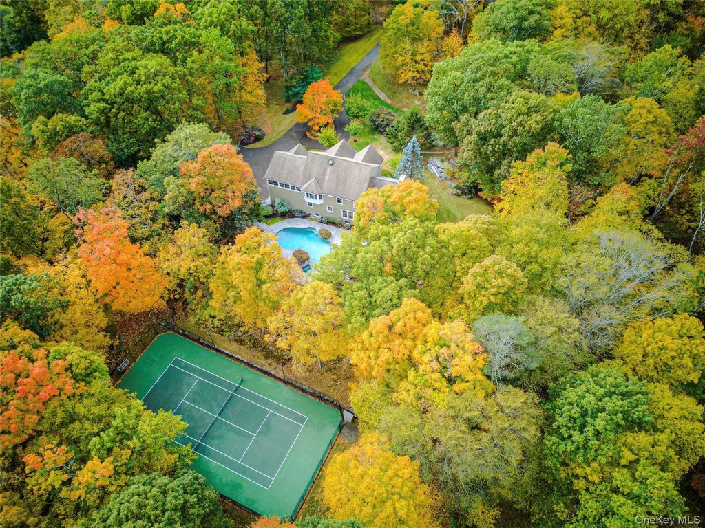 2 Red Oak Trail, Cortlandt Manor