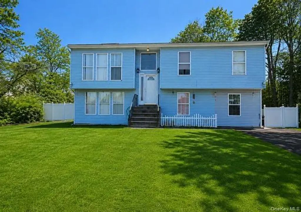 54 Beacon Street, Shirley